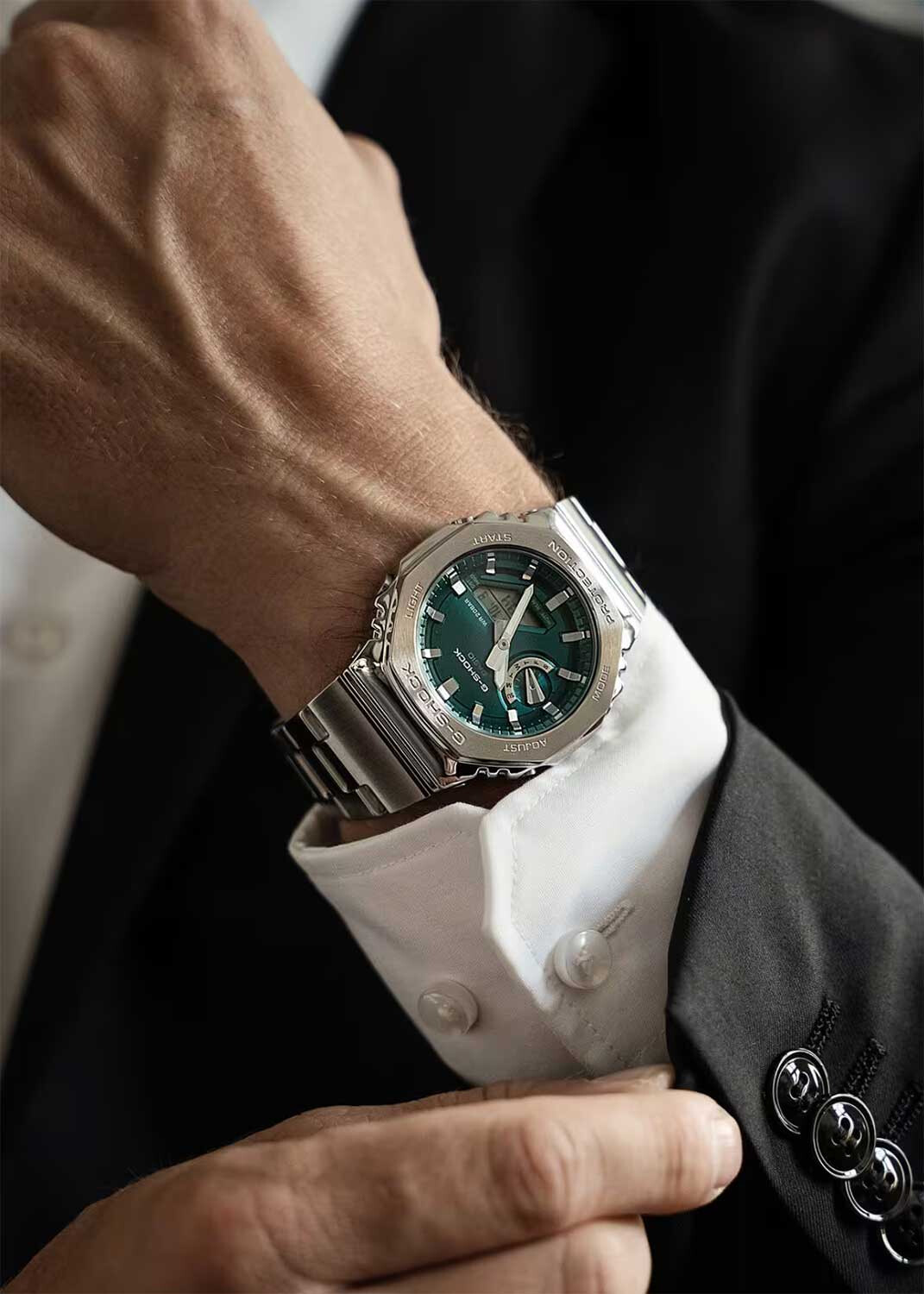 Наручные часы Casio G-SHOCK GM-2110D-3A1